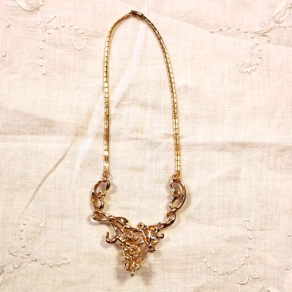 👑Vintage 1950s Pearl Accented Goldtone Necklace📿 - Picture 2 of 7